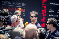 Daniel Ricciardo, Red Bull Racing, parla con i media