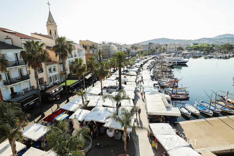 The market and marina in Sanary sur Mer