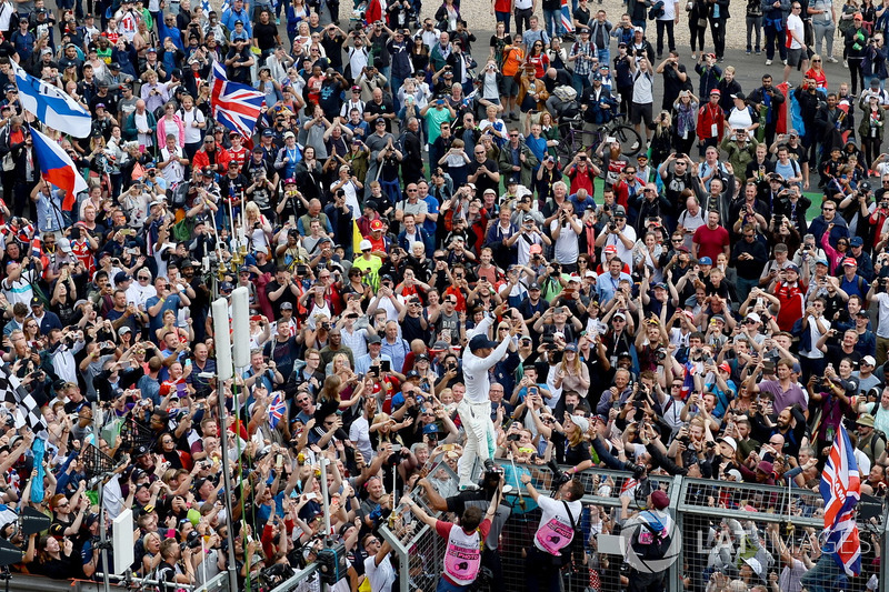 Race winner Lewis Hamilton, Mercedes AMG F1, celebrates with the fans