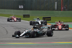 Lewis Hamilton, Mercedes AMG F1 W08, Sebastian Vettel, Ferrari SF70H, Valtteri Bottas, Mercedes AMG