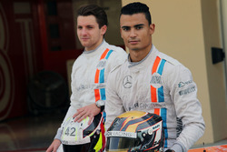 Pascal Wehrlein, Manor Racing and Jordan King, Manor Racing pilotod de desarrollo en una fotografía