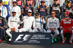 Дженсон Баттон, McLaren та Феліпе Масса, Williams на груповому фото пілотів наприкінці сезону