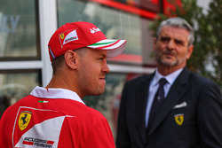 Sebastian Vettel, Ferrari, Maurizio Arrivabene, team principal de Ferrari