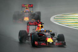 Daniel Ricciardo, Red Bull Racing RB12; Max Verstappen, Red Bull Racing RB12