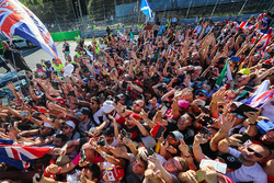 Le vainqueur Lewis Hamilton, Mercedes AMG F1, fête sa victoire