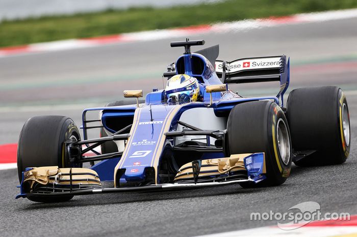 A Sauber já começou a temporada em situação complicada. Com problemas financeiros, o time fechou acordo para competir em 2017 com um motor da Ferrari do ano passado.