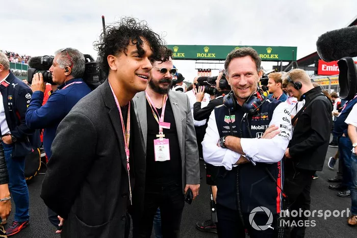 Christian Horner, Team Principal, Red Bull Racing, con alcuni ospiti VIP