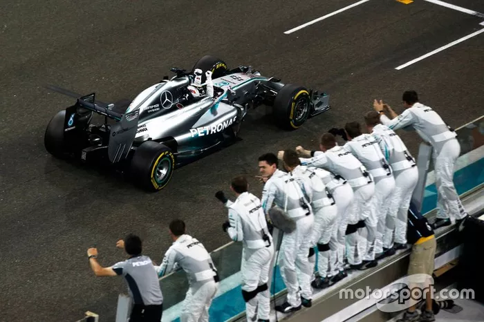 Maior número de vitórias no ano de Hamilton: 11