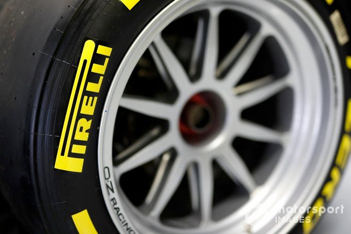 Jean Alesi tests the new Pirelli 18 inch tyres for next seasons F2 Car