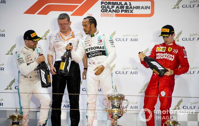 Podio: segundo lugar Valtteri Bottas, Mercedes AMG F1, Andy Cowell, Dirección General, HPP, Mercedes AMG, ganador Lewis Hamilton, Mercedes AMG F1, y el tercer lugar Charles Leclerc, Ferrari