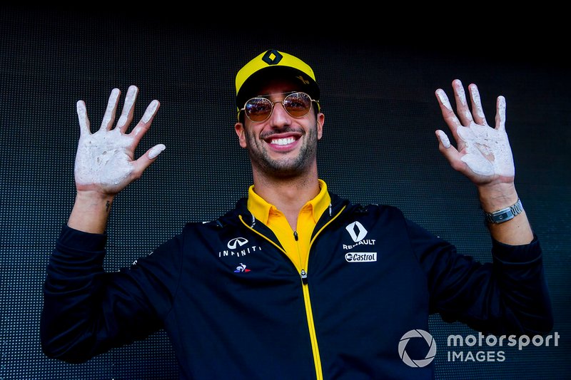 Daniel Ricciardo, Renault hand mould
