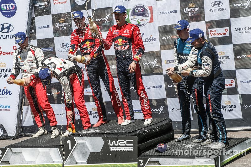 I vincitori della gara Sébastien Ogier, Julien Ingrassia, Citroën World Rally Team, al secondo posto Ott Tänak, Martin Järveoja, Toyota Racing, al terzo posto Elfyn Evans, Scott Martin, M-Sport Ford
