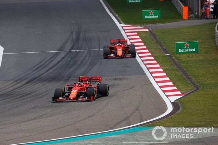 Charles Leclerc, Ferrari SF90, y Sebastian Vettel, Ferrari SF90