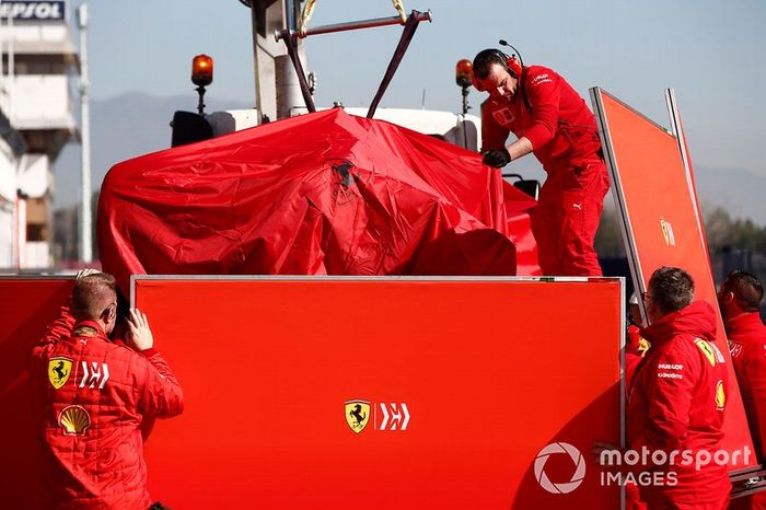 El coche de Sebastian Vettel, Ferrari SF90, tras el accidente