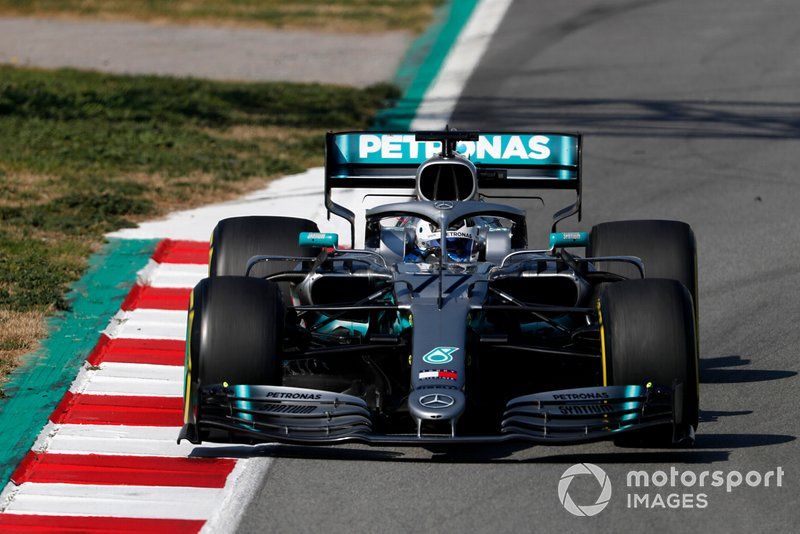 4º Valtteri Bottas, Mercedes-AMG F1 W10, 1:16.561 (neumáticos C5, día 8)