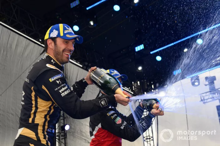 Podio: tercer lugar Jean-Eric Vergne, DS Techeetah, segundo lugar Andre Lotterer, Porsche,