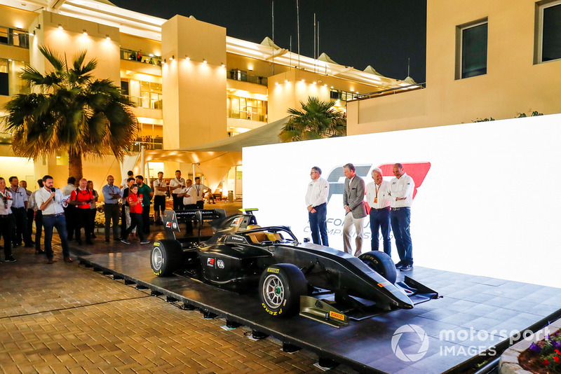 El nuevo FIA F3 2019 es anunciado por Bruno Michel, Didier Perrin, Charlie Whiting y Sean Bratches en el paddock de F1