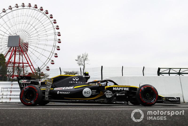 Carlos Sainz Jr., Renault Sport F1 Team R.S. 18, con equipo de pruebas