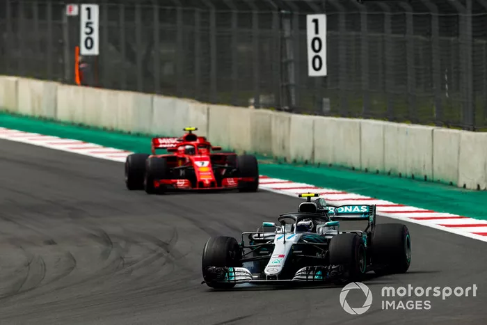 Valtteri Bottas, Mercedes AMG F1 W09 EQ Power+, Kimi Raikkonen, Ferrari SF71H