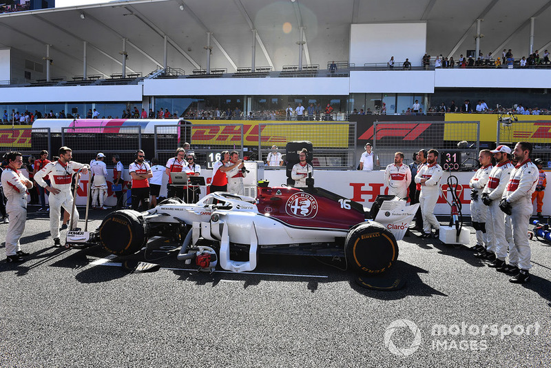 Charles Leclerc, Sauber C37 on the grid