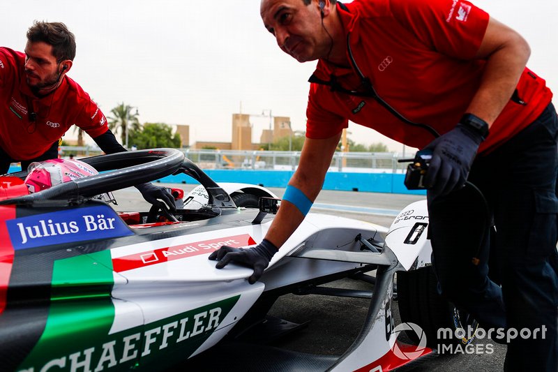 Nico Muller, Audi Sport ABT Schaeffler, Audi e-tron FE05 return to the garage
