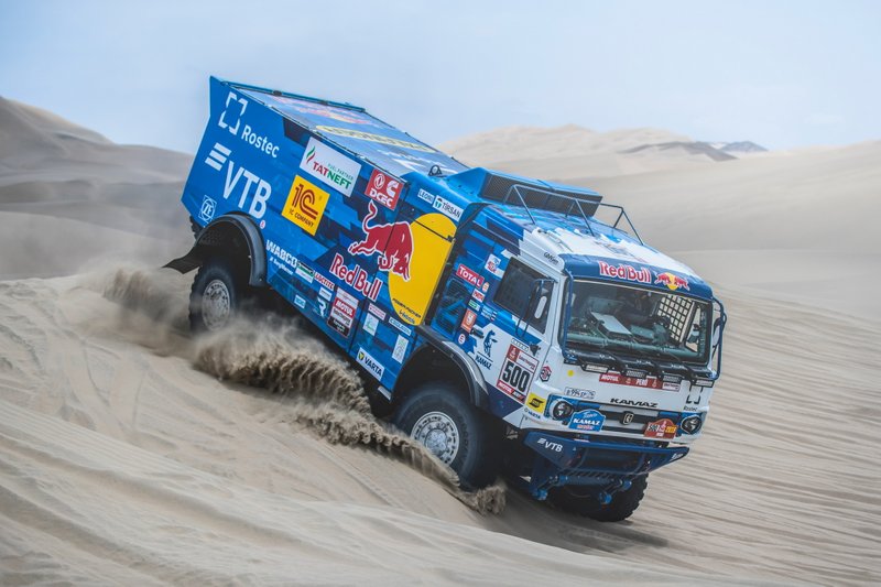 #500 Team Kamaz Master: Eduard Nikolaev, Evgeny Yakovlev, Vladimir Rybakov