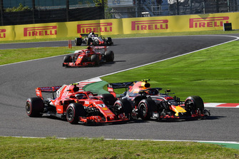 Kimi Raikkonen, Ferrari SF71H e Max Verstappen, Red Bull Racing RB14