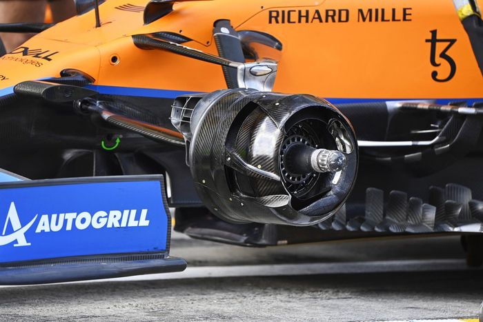 Detalle del tambor de freno delantero del McLaren MCL35M