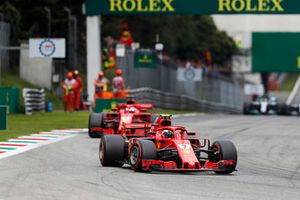 Kimi Raikkonen, Ferrari SF71H, lidera a Sebastian Vettel, Ferrari SF71H 