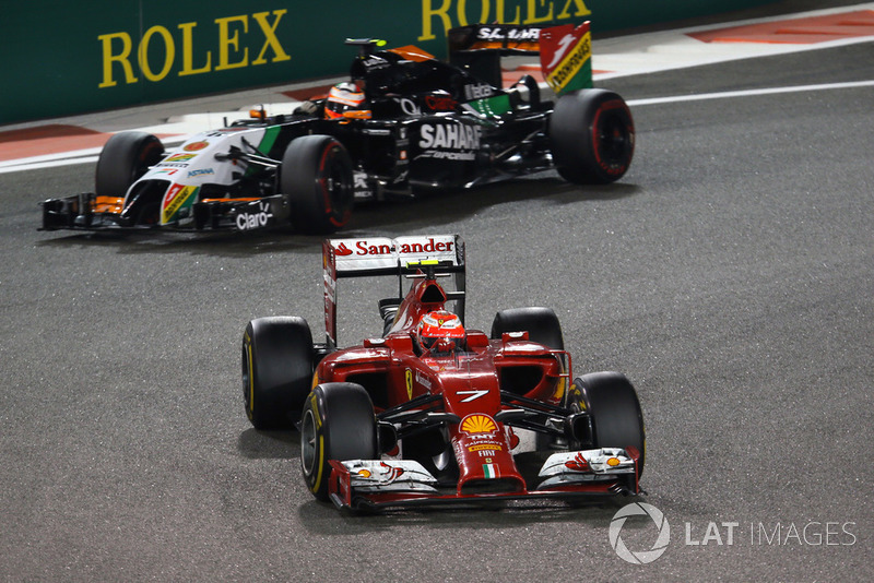 Kimi Raikkonen, Ferrari F14 T precede Nico Hulkenberg, Force India VJM07