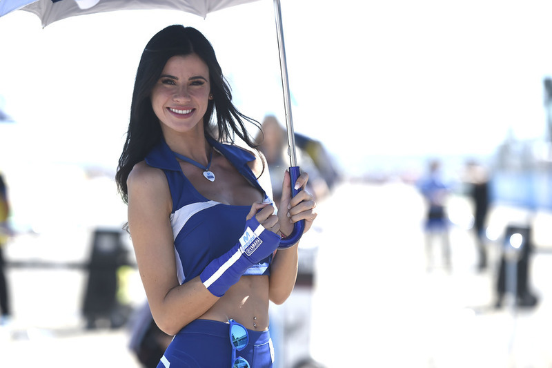 Una chica de la parrilla