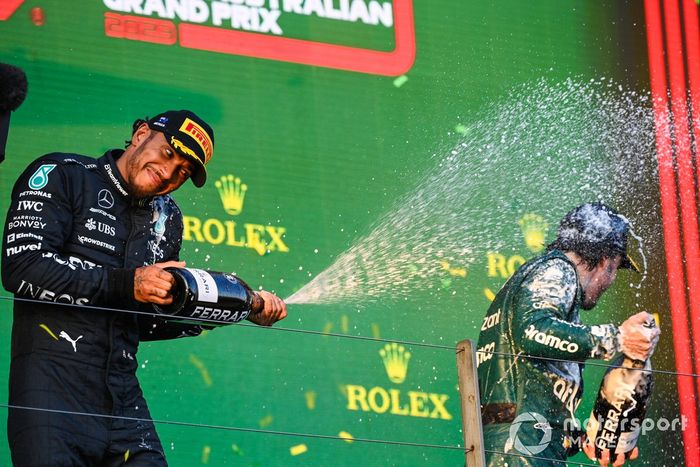 Podio: segundo lugar Lewis Hamilton, Mercedes-AMG, tercer lugar Fernando Alonso, Aston Martin F1 Team