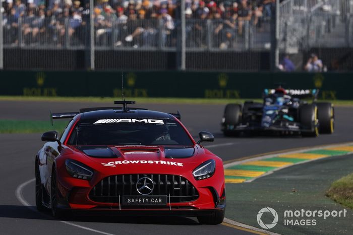 El Coche de Seguridad y George Russell, Mercedes F1 W14