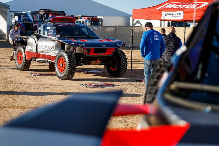 #204 Team Audi Sport Audi: Stephane Peterhansel, Edouard Boulanger