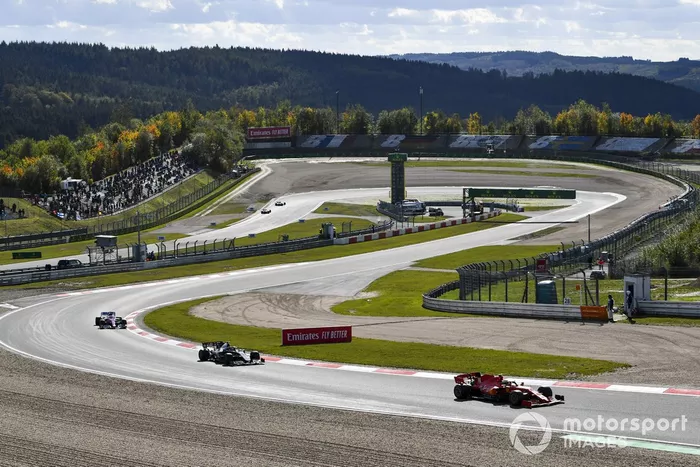 Charles Leclerc, Ferrari SF1000, Romain Grosjean, Haas VF-20, e Sergio Perez, Racing Point RP20