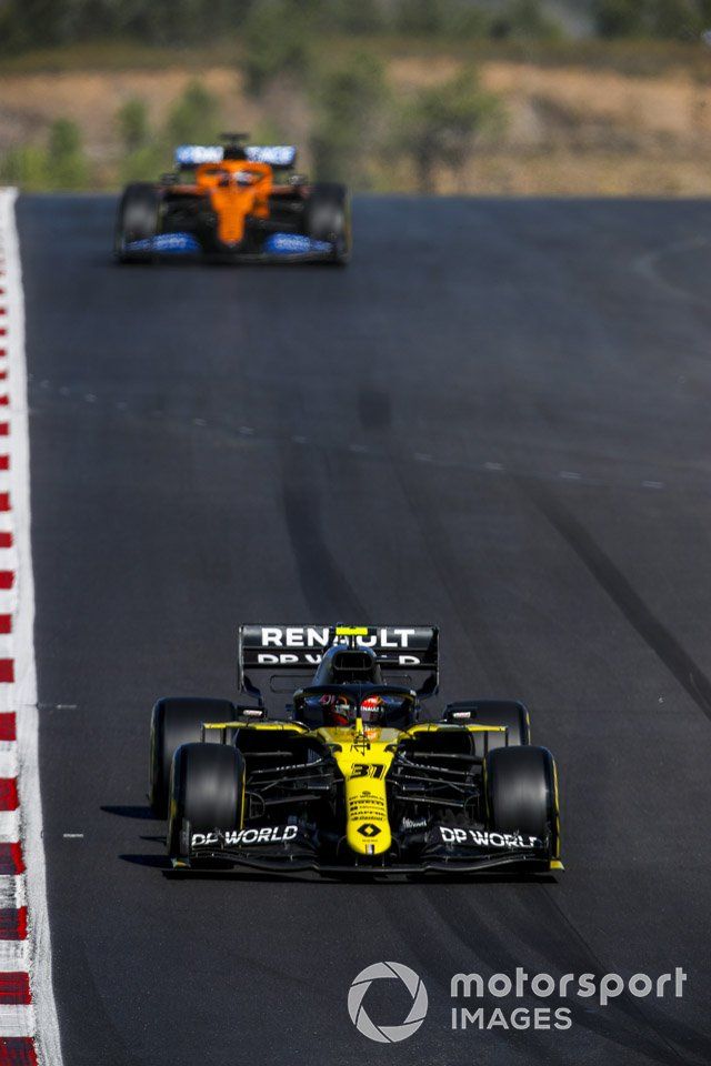 Esteban Ocon, Renault F1 Team R.S.20, Carlos Sainz Jr., McLaren MCL35