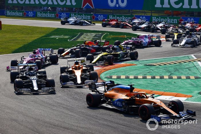 Carlos Sainz Jr., McLaren MCL35 Valtteri Bottas, Mercedes F1 W11, Lando Norris, McLaren MCL35 