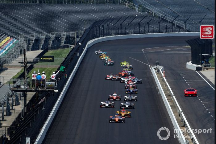 Scott Dixon, Chip Ganassi Racing Honda lidera en el reinicio