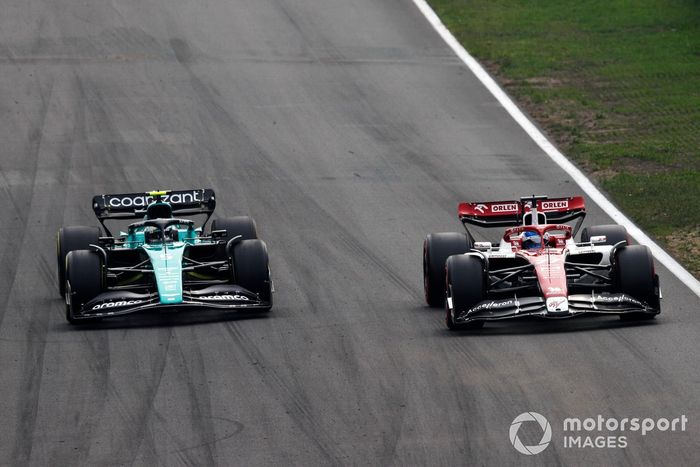 Valtteri Bottas, Alfa Romeo C42, Sebastian Vettel, Aston Martin AMR22