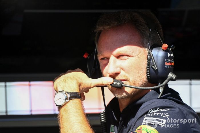 Christian Horner, director del equipo Red Bull Racing, en el muro de boxes