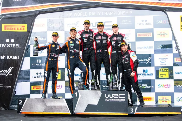 Podio: ganadores Sebastien Ogier, Benjamin Veillas, Toyota Gazoo Racing WRT Toyota GR Yaris Rally1, segundo lugar Thierry Neuville, Martijn Wydaeghe, Hyundai World Rally Team Hyundai i20 N Rally1, tercer lugar Kalle Rovanpera, Jonne Halttunen, Toyota Gazoo Racing WRT Toyota GR Yaris Rally1.