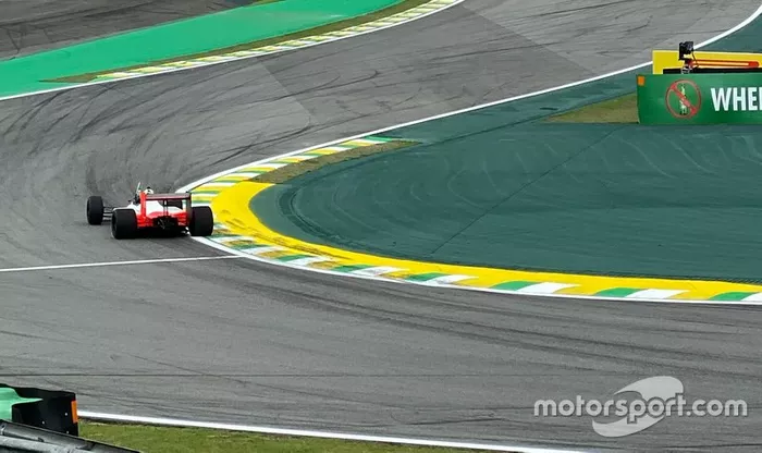 Bruno Senna conduce el McLaren MP4/4