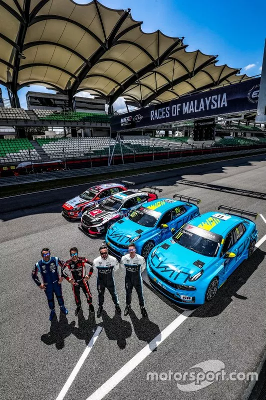 I contendenti al titolo, Norbert Michelisz, BRC Hyundai N Squadra Corse Hyundai i30 N TCR, Esteban Guerrieri, ALL-INKL.COM Münnich Motorsport Honda Civic Type R TCR, Yvan Muller, Cyan Racing Lynk & Co 03 TCR, Thed Björk, Cyan Racing Lynk & Co 03 TCR