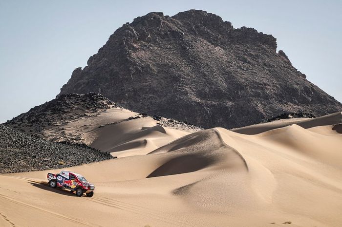 #300 Toyota Gazoo Racing: Nasser Al-Attiyah, Matthieu Baumel