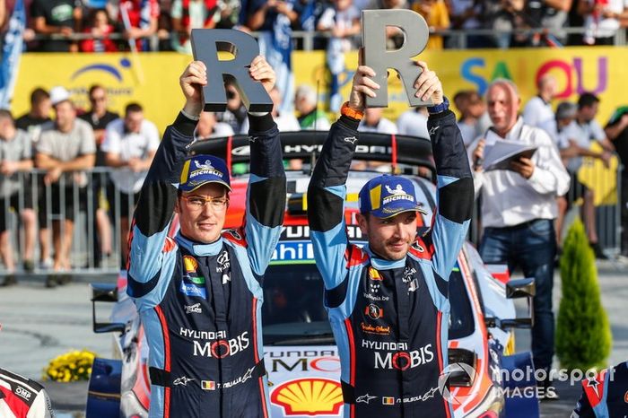 Winner Thierry Neuville, Nicolas Gilsoul, Hyundai Motorsport Hyundai i20 Coupe WRC