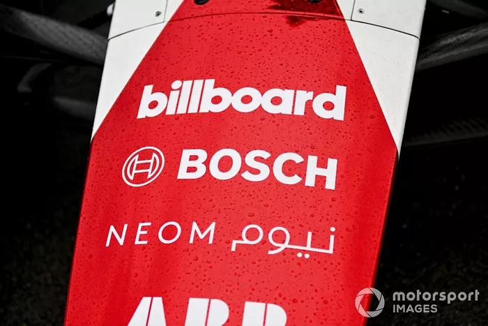 Logo de Bosch logo en el Dragon Penske Autosport Penske EV-5