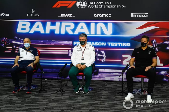 Franz Tost, Team Principal, AlphaTauri, Otmar Szafnauer, Team Principal and CEO, Aston Martin F1, and Marcin Budkowski, Executive Director, Alpine F1, in the press conference