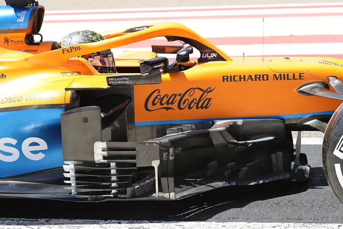 Detalle del bargeboard del McLaren MCL35M
