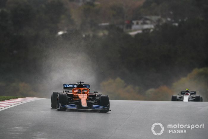 Carlos Sainz Jr., McLaren MCL35, Pierre Gasly, AlphaTauri AT01