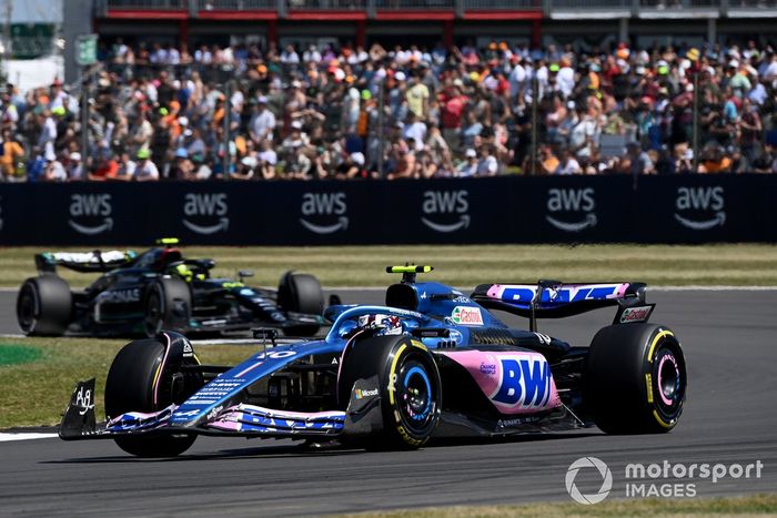 Pierre Gasly, Alpine A523, Lewis Hamilton, Mercedes F1 W14